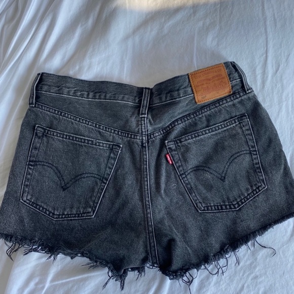Levi’s 501 Shorts - Picture 2 of 3